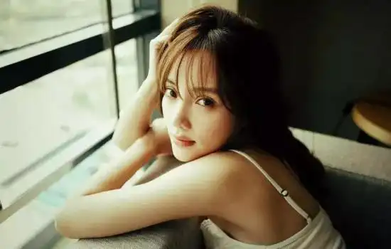 李小璐生辰八字(李小璐面相分析)