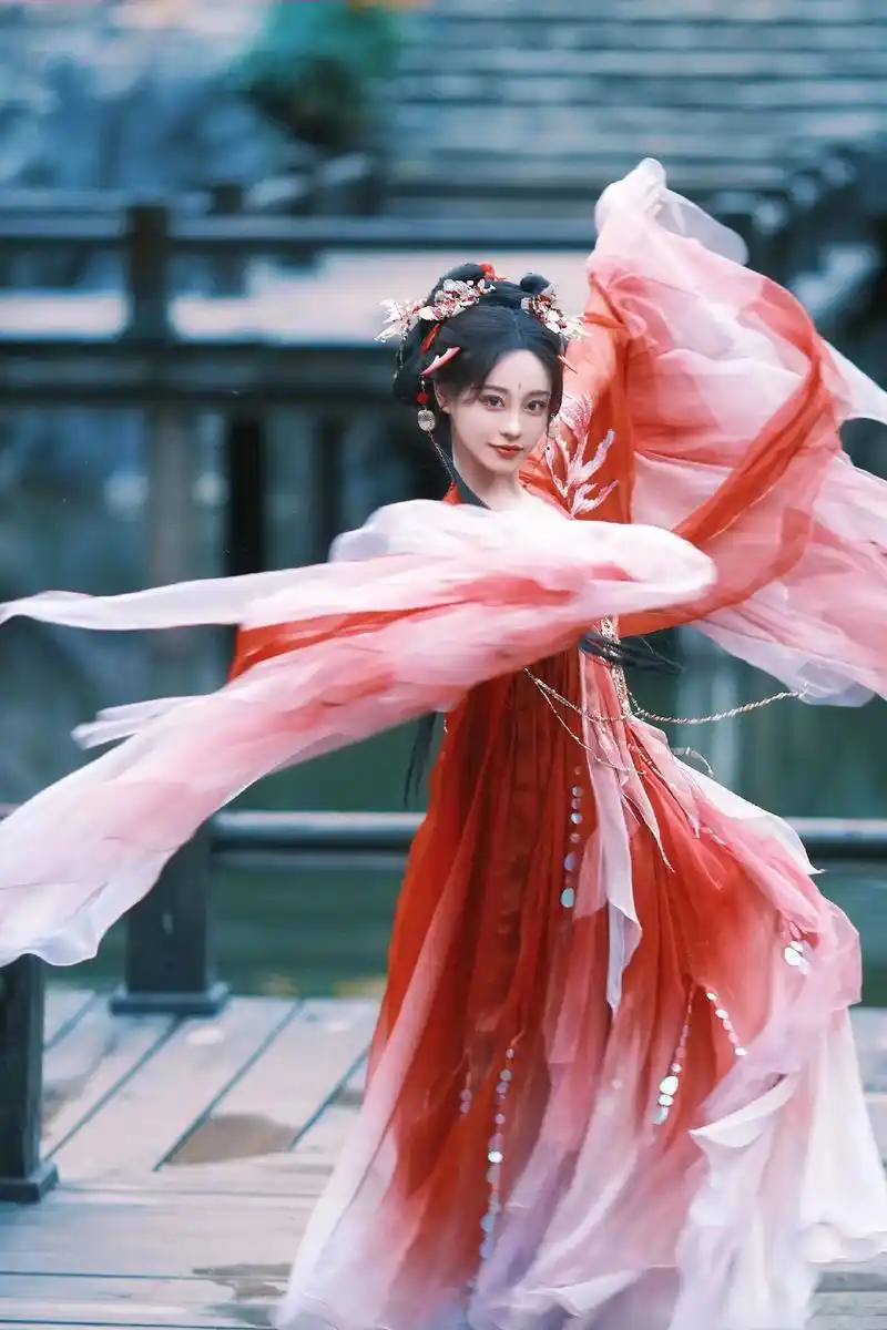 图片来啦.#祝绪丹 #古风 #汉服 #红衣古装 #国风古韵  - 抖音