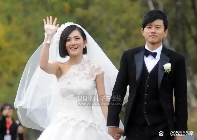 娱乐圈明星张杰谢娜大婚时,在香格里拉,普达措森林公园举行,不但藏传