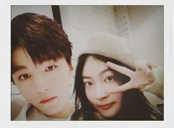 娱乐一下哈哈哈哈哈#p图王俊凯合照