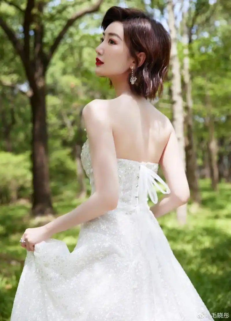 毛晓彤高清壁纸头像(九)[比心]