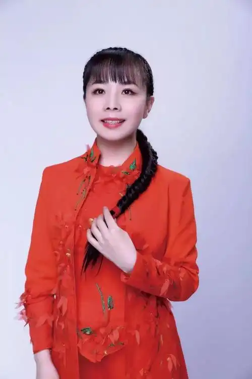 王二妮新单曲蓝盈盈的天来想亲亲难明日上线