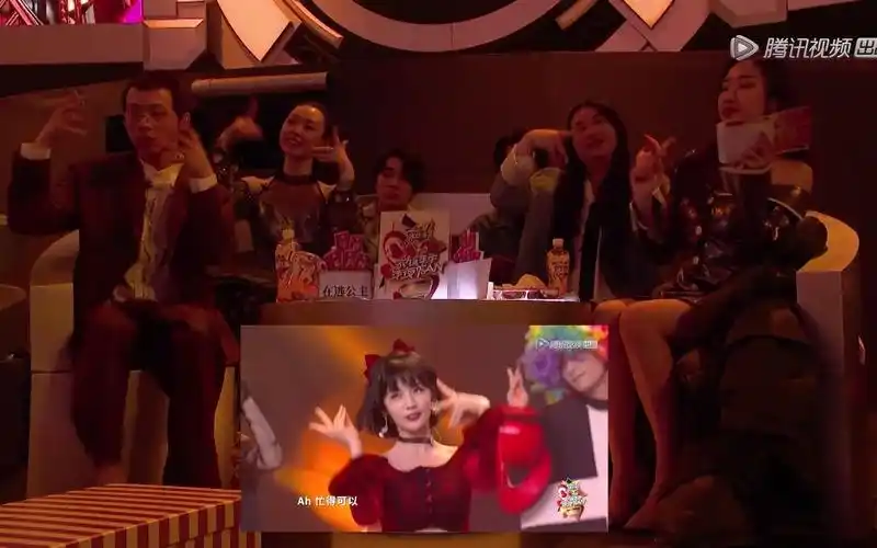 reactiongag6机位看硬糖少女303表演吃糖