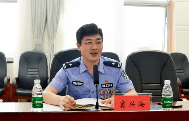 简讯滨海新区公安局召开学党史铭初心学英模担使命主题座谈会