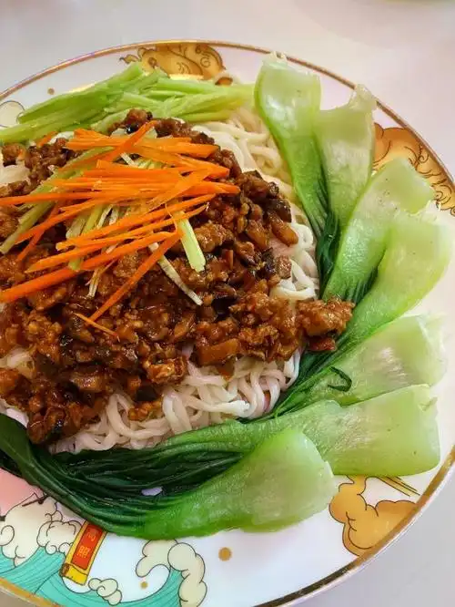 家常炸酱面的做法_菜谱_豆果美食