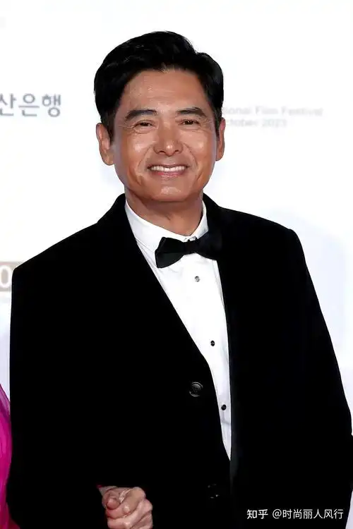 周润发夫妇高调亮相韩国红毯!