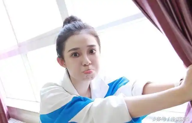 西安高新一中校花演过余罪的初恋女友长相甜美被评为北影女神