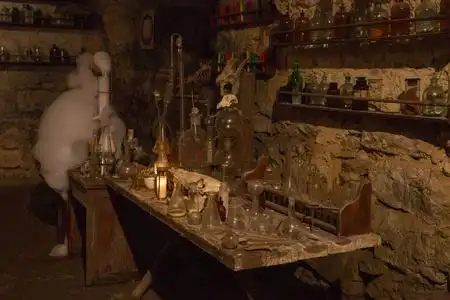 恐怖古堡古堡中世纪炼金术士实验室照片