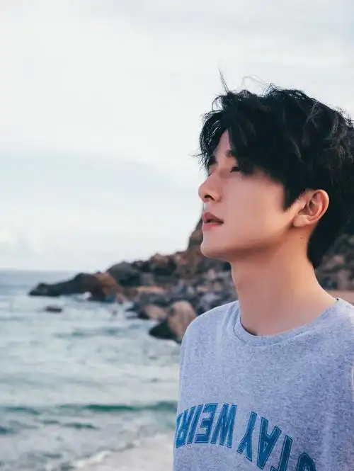 张新成这世界总会让你遍体鳞伤好治愈##张新成迷你专辑2022太空漫