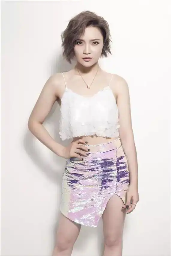 庄心妍音乐之路:才华横溢的歌手在乐坛崭露头角 庄心妍,1993年出生于