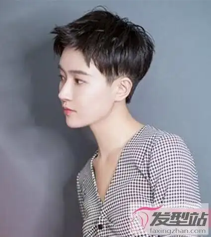女生露耳超短发 简洁利落个性十足_发型站_最新流行发型设计发型图片