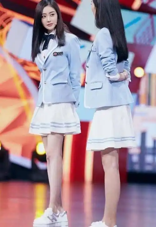 165cm的张天爱,与关晓彤站在一起,相差7厘米太明显了_身高_面部_眼睛