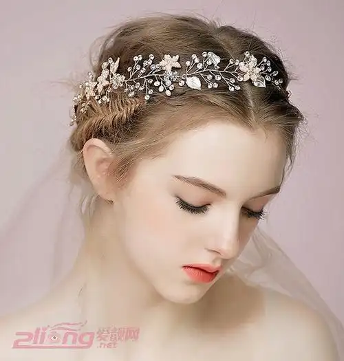 2019唯美复古宫廷新娘发型图片