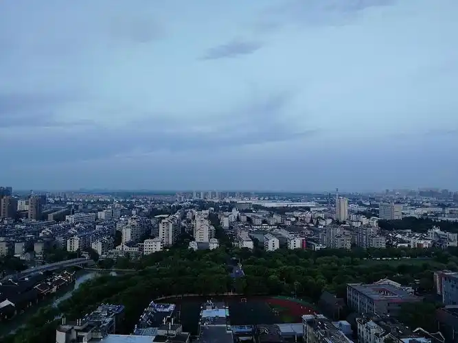 rt 通俗的解释一下?百度那个看不懂 谢谢姐妹 配个在天台拍的照片