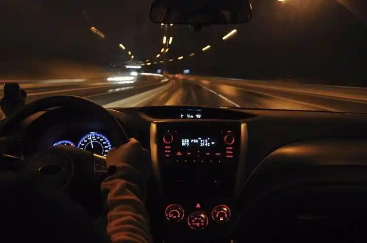 总说夜间开车危险那么夜间开车跑高速比白天危险多少