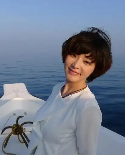 胡蝶,1983年2月16日出生在中国陕西汉中,毕业于中国传媒大学播音主持