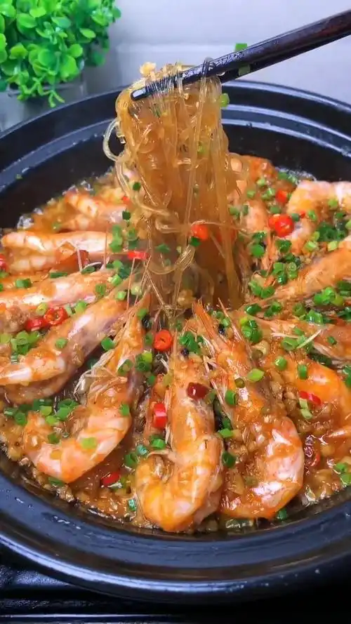如何做美味的蒜蓉粉丝虾煲
