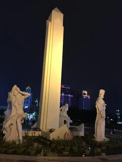 新世纪广场这四个裸女有什么代表性意义?