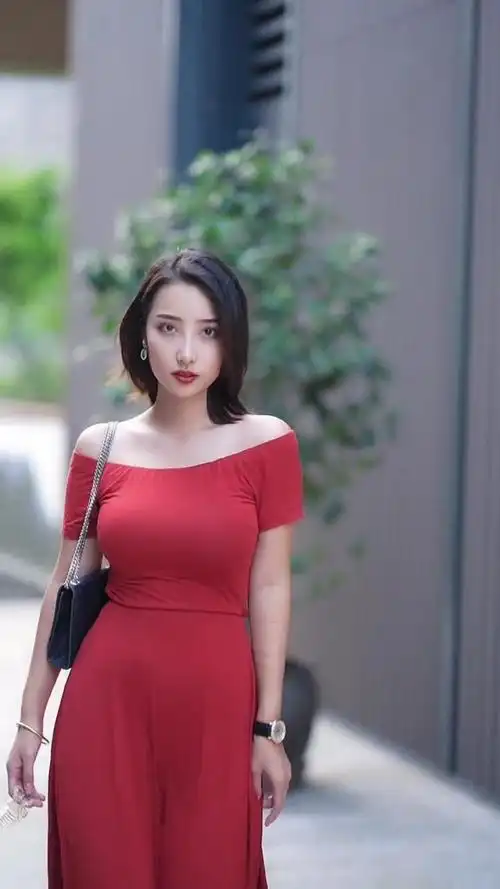 东方晴儿演唱《等风等雨不如等你》歌词深情句句扎心,好听至极