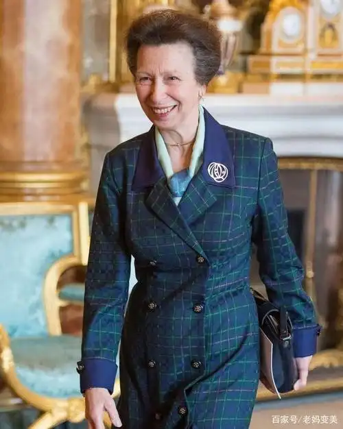 看70岁的英国皇室安妮公主如何简单又精致地穿"皇家职业装"