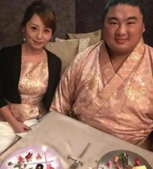 大西爱却并未体谅丈夫,将房产买在繁华喧嚣的都市中心,嘉风雅继在日复