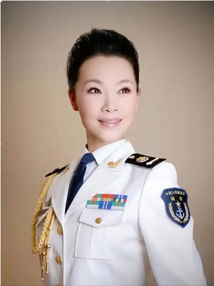 歌唱家吕薇:"青歌赛"获银奖,真实采访了解到她的婚姻状况