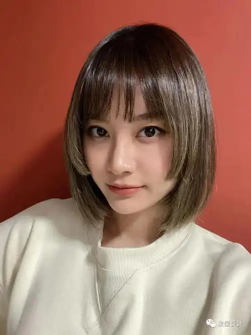 这款发型的设计更是巧妙的让大众都能够驾驭,公主切是最美的一刀切