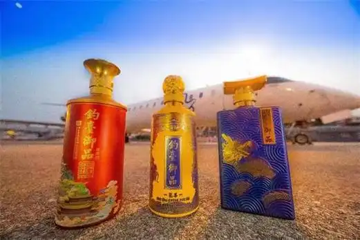 钓鱼台国宾馆65周年首款龙年生肖酒亮相国宴再成新年团宠