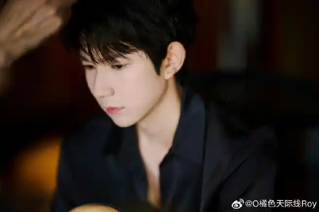 王源超话@tfboys-王源#城市捉迷藏##上海国际电影节##王源