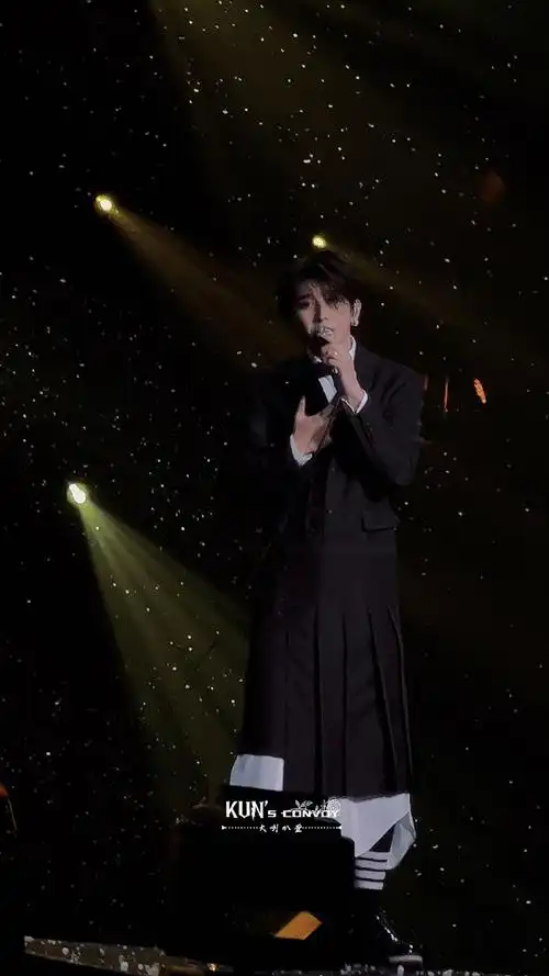 蔡徐坤超话|#原创音乐制作人蔡徐坤#    月明星朗,承载千般梦境,皆愿