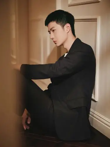 王一博寸头魅力十足,谁能拒绝王一博散发的荷尔蒙_高清图集_新浪网