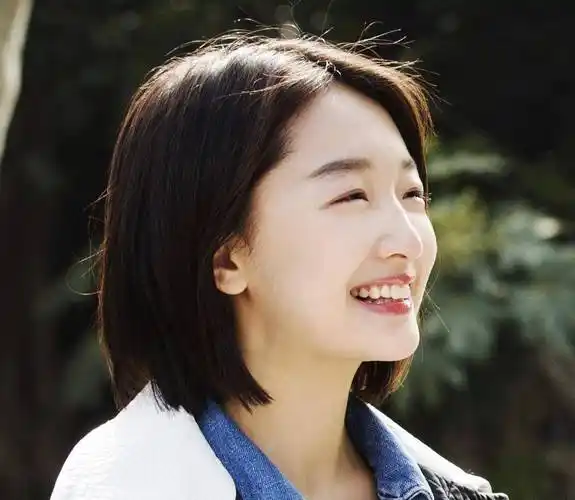 也希望周冬雨能永远这么年轻下去,希望时光能永远对她温柔.