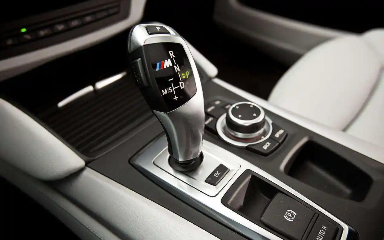 为什么懂车的人买车只买自动挡原来手动挡和自动挡的差距这么大