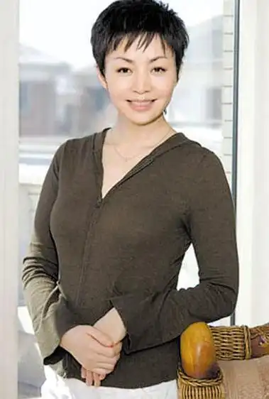 宋丹丹再批潘石屹:楼确实难看 曾劝其别盖了