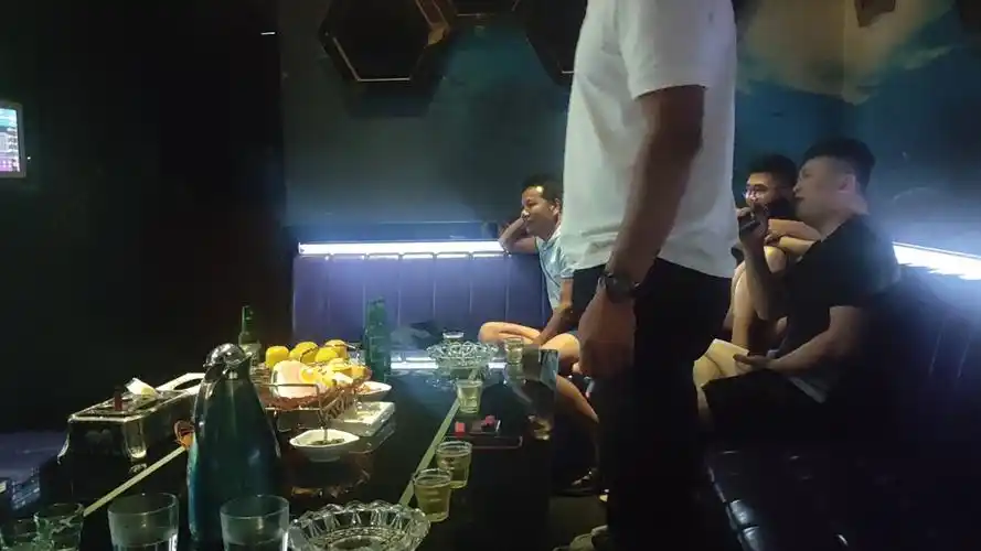 季度全体聚会夜袭ktv(二) #团建聚会 #ktv正确打开方式嗨翻全场 #团建