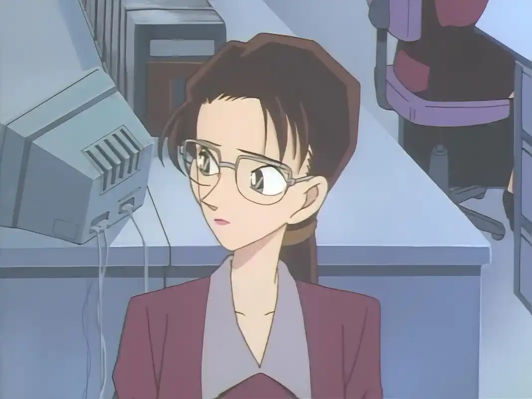 他究竟是喜欢哪位美女呢?[吃鲸]#动漫# #名侦探柯南