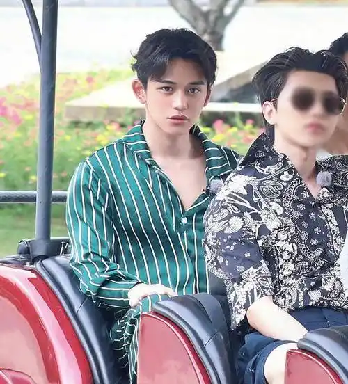 黄旭熙的操作曝光后,一般人想不到_镜头_嘉宾_胶布