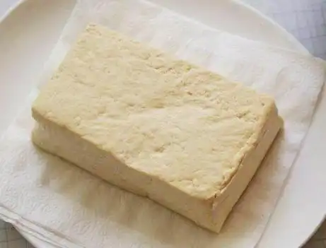 石膏点豆腐的比例和温度是多少,石膏点豆腐比例是多少(不点卤水不用