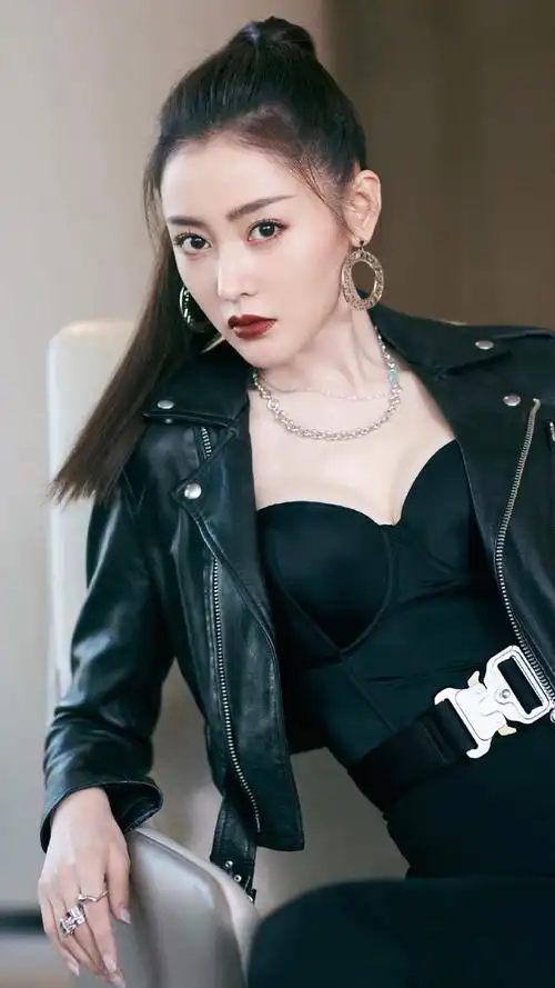 张天爱黑色皮衣光影性感写真手机壁纸