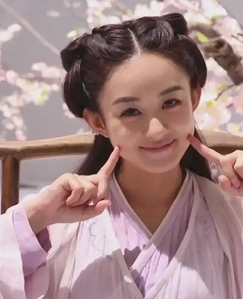 赵丽颖花千骨服饰造型,包包脸形象非常可爱!