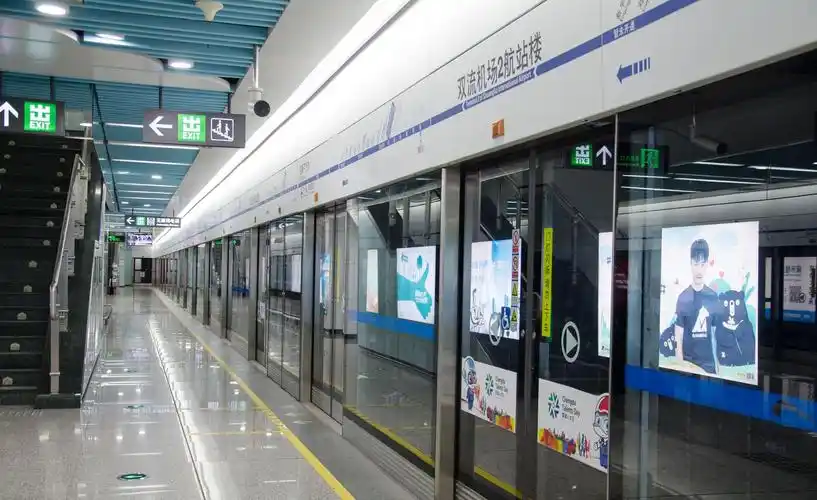 成都很拥挤的一条地铁:日均最高客流破100万,从起点站就要排队