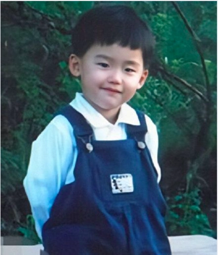 韩国明星儿时的样子玄彬的脸圆嘟嘟孙艺珍的笑容也太甜美了吧