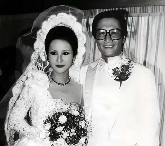 谢贤在香港娱乐圈也是叱咤风云的人物,出演过很多经典作品,也塑造过