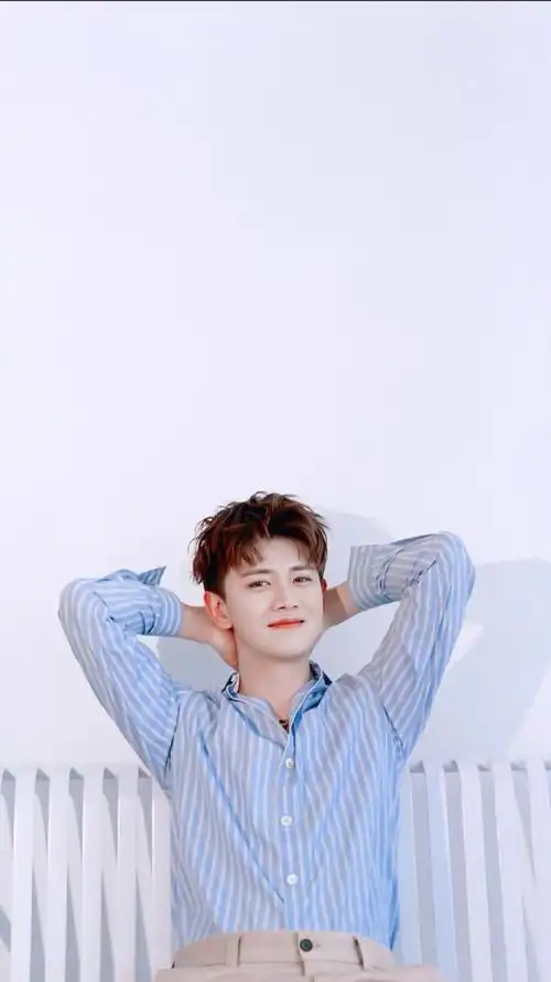 任嘉伦 cr 图片logo