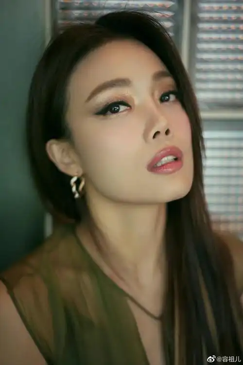 容祖儿迪奥看秀出图