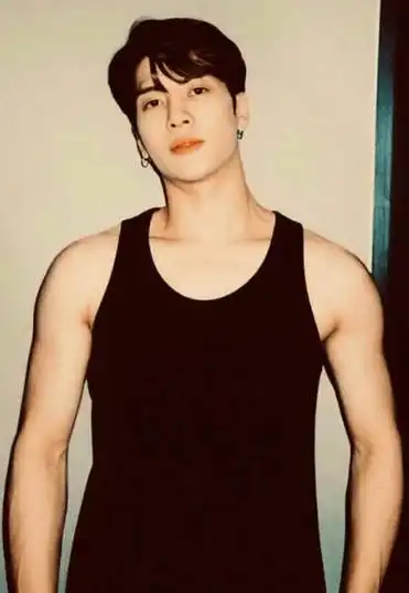 外网爆火被称内娱男菩萨30岁的王嘉尔到底有什么魅力