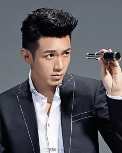 柯震东齐刘海碎发发型怎么弄 潮男柯震东发型盘点