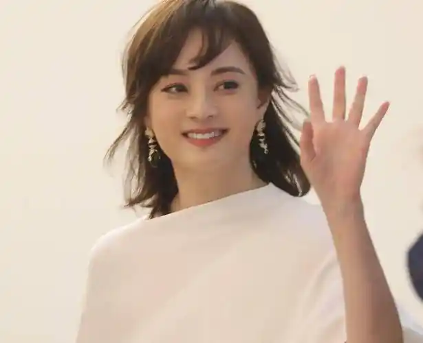 孙俪突然漂亮起来了,下巴一颗痣引热议,疑似整容!_网友_气质_容颜