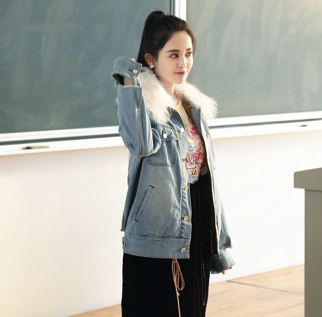 古力娜扎再现学生造型,大学生活青春洋溢,令人向往