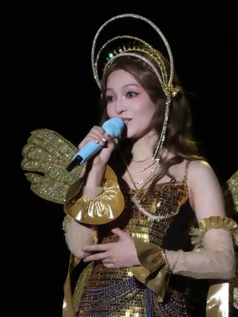 金色精灵.你就是手心的太阳啊#张韶涵 #张韶涵寓言 #张韶涵 - 抖音